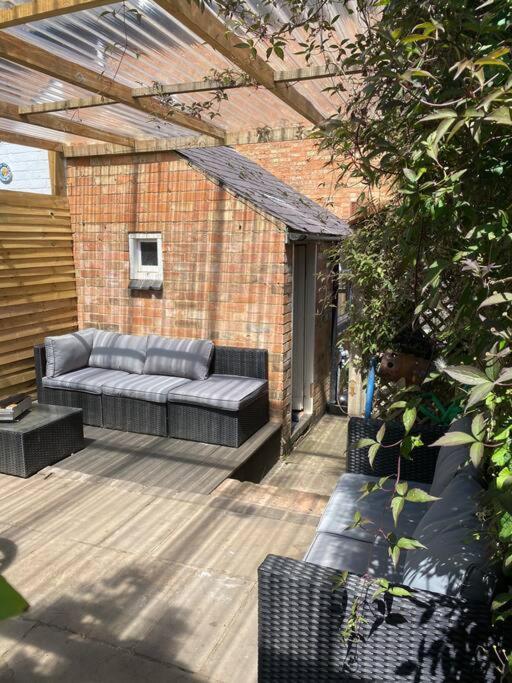 Duck Terrace With Gym Duckling Holiday home Kibworth Harcourt